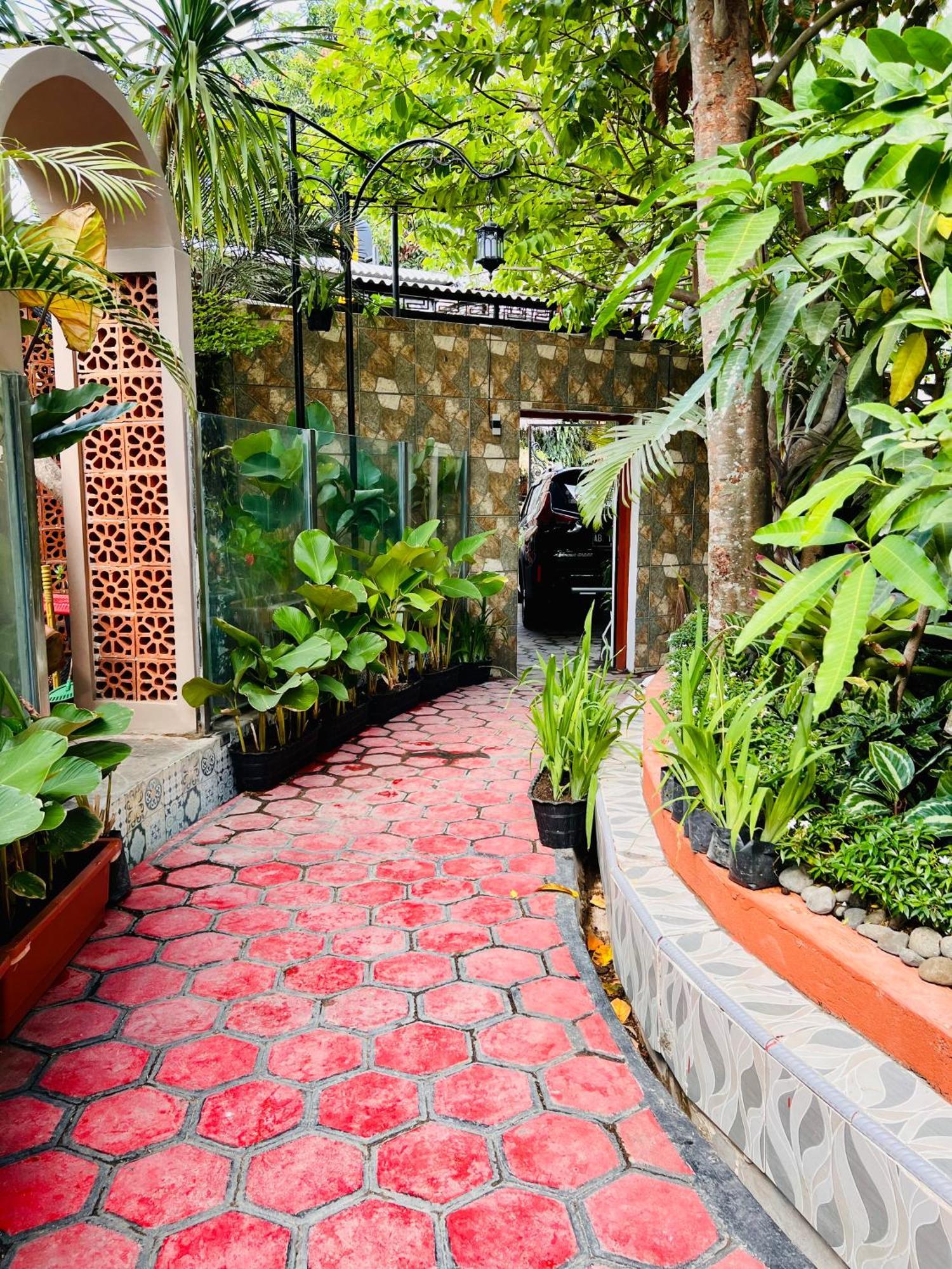 Sammy Home Yogyakarta Exterior photo